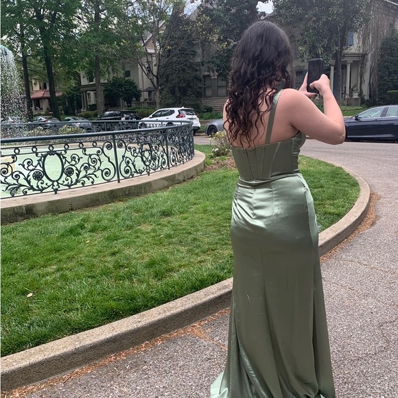 Prom Dress - Picture 3 of 6